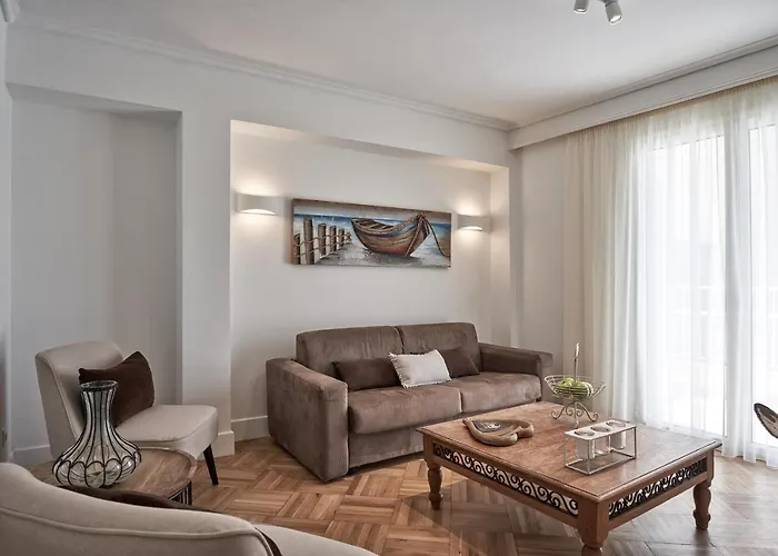 Marvelous N Bright Apt Next To Megaro Mousikis