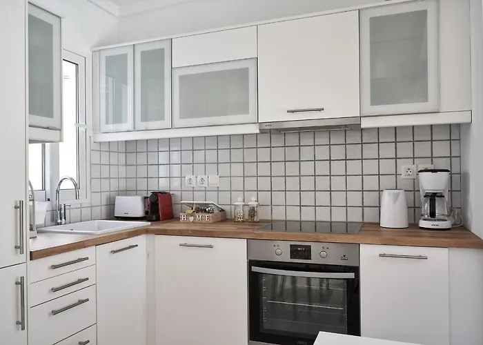 Marvelous N Bright Apt Next To Megaro Mousikis
